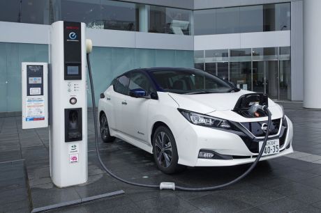 Grâce à sa batterie de 40 kWh, l'autonomie de la Nissan Leaf atteint désormais 378 km en cycle NEDC. On peut donc raisonnablement tabler sur 300 km en conditions réelles.