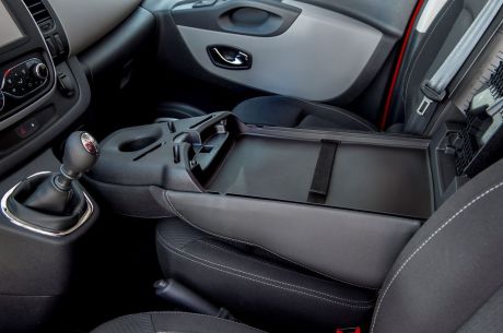 http://www.largus.fr/images/images/txt_nissan-nv-300-2016-05.jpg txt_nissan-nv-300-2016-05