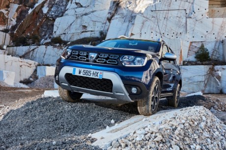Dacia Duster 2 2018 vue avant bleu carrière de marbre