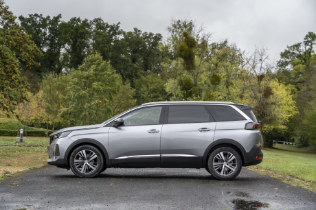 nouveau peugeot 5008 2017 vue arrière