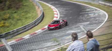 Honda NSX 2017 rouge au Nürburgring