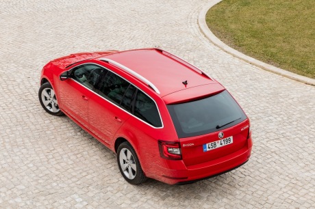 Skoda Octavia restylée : extérieur statique Combi 3/4 AR vue de haut