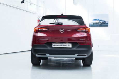 Opel Grandland X vue de dos