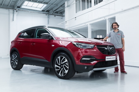 Opel Grandland X rouge vue avant
