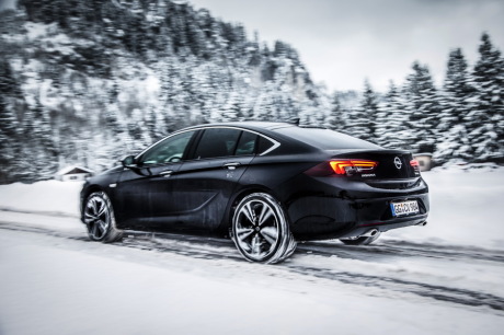 Opel Insignia Grand Sport noire neige 3/4 arrière