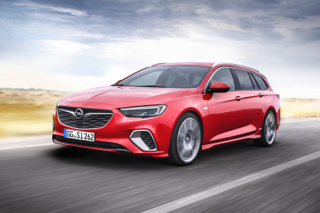 Opel Insignia GSi vue avant break rouge roulant