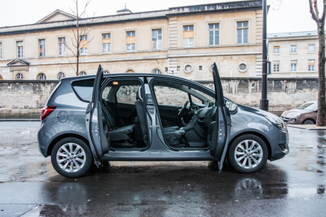 Opel Meriva vue de profil couleur grise