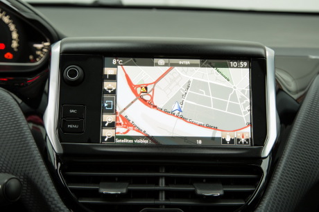 système multimédia peugeot 2008
