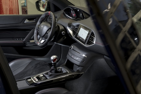 Peugeot 308 GTi planche de bordoblique
