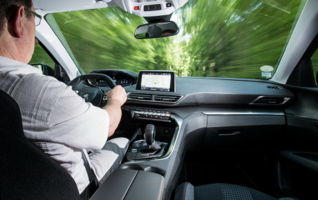 au volant du nouveau peugeot 5008 bluehdi 100
