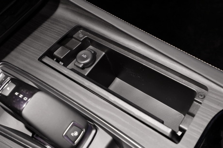 Peugeot 508 2 2018 habitacle places avant rangement entre les sièges