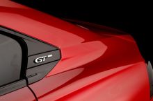 Le double bossage sur le pavillon de la Peugeot 508 SW offre une bonne garde au toit.