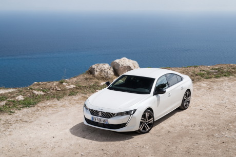 fond mer et AV Peugeot 508 BlueHDI 180 EAT8 GT