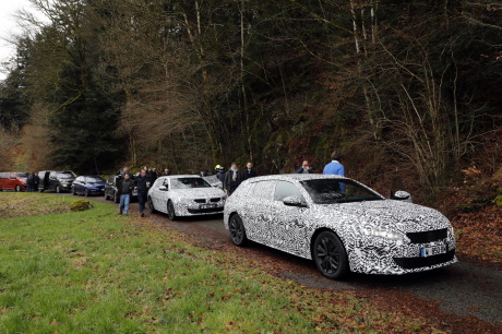Peugeot 508 SW camouflé
