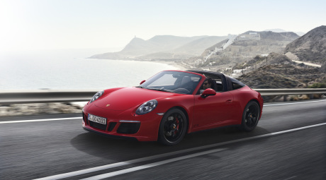 Porsche 911 Carrera GTS 2017 Targa vue avant couleur rouge