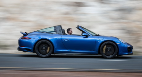 nouvelle porsche 911 GTS 2017 en action