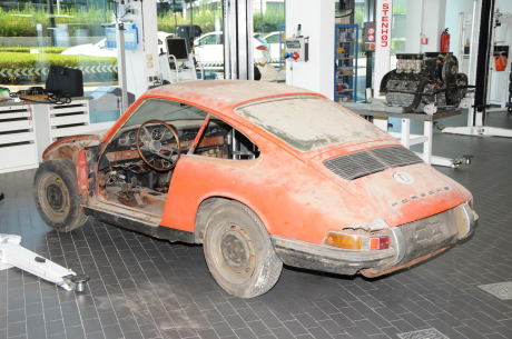 Porsche 911 1964 type 901 rouge vue arrière numéro châssis 300.057