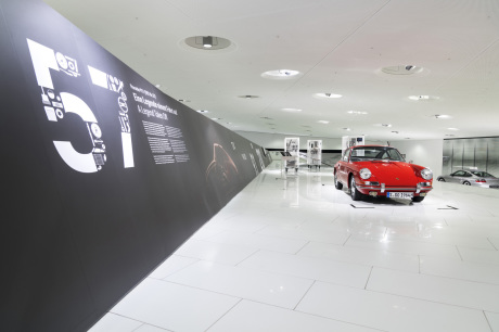Porsche 911 1964 type 901 rouge vue avant numéro châssis 300.057 au musée