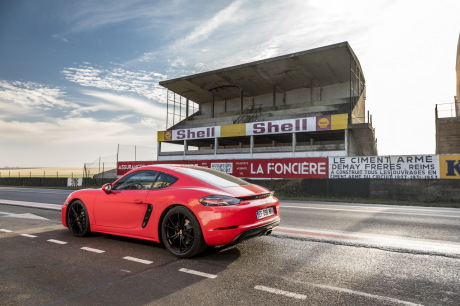 vue 3/4 arrière porsche 718 cayman
