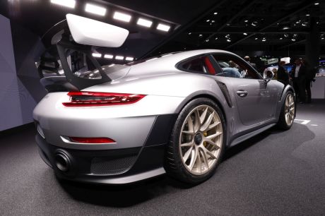 Ptorsche 911 GT2 RS Francfort IAA 2017 vue 3/4 AR