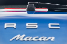 Porsche Macan 2017 gros plan sur le bouton d'ouverture de coffre
