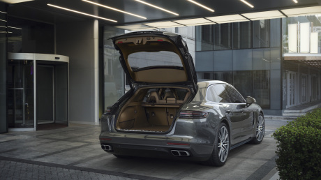 Porsche Panamera Sport Turismo 2017 vue arrière coffre ouvert
