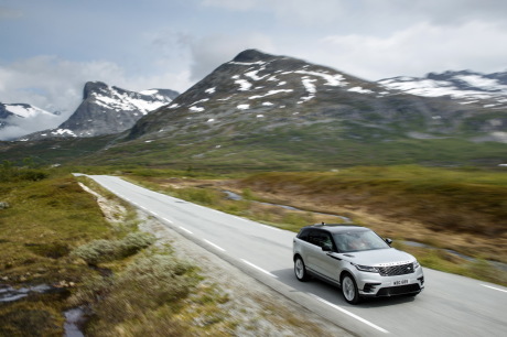 range rover velar diesel D300 travelling