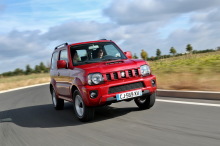 3/4 avant Suzuki Jimny rouge
