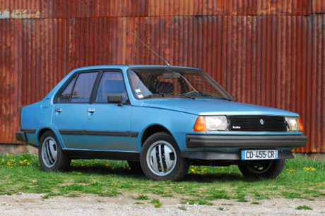 Renault 18 Turbo couleur bleue vue avant