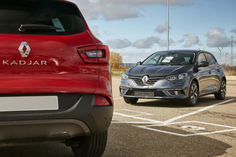 Renault Mégane 4 grise et Renault Kadjar rouge à Palencia