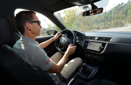 au volant du seat arona FR