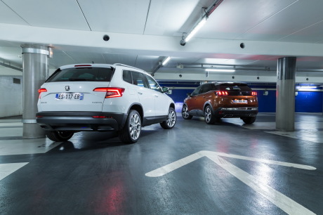 peugeot 3008 vs skoda karoq 2018