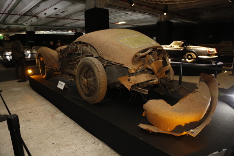L'épave la plus chère du monde. La Talbot-Lago T26 Gran Sport Saoutchick est adjugée à 1 450 000 €.