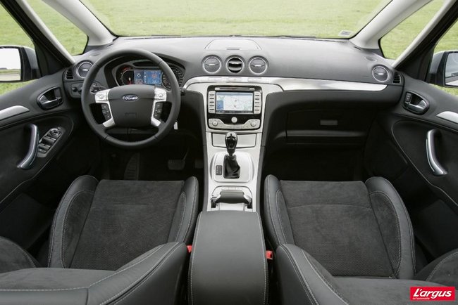 Ford S-MAX Au volant