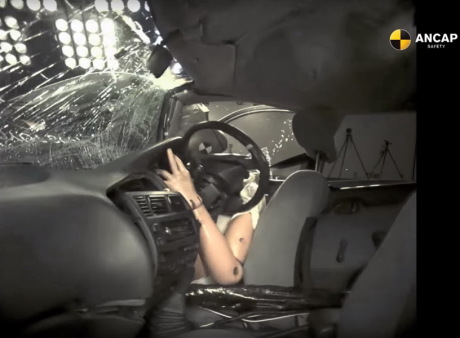 Crash test Toyota Corolla (1998) intérieur