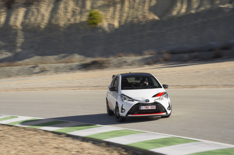 Toyota Yaris GRMN actionb avant droite en glisse