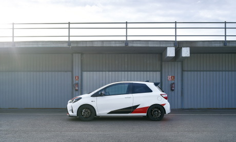 Toyota Yaris GRMN profil droit