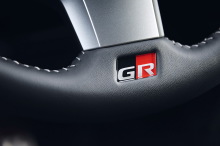 Toyota Yaris GRMN logo GR sur le volant