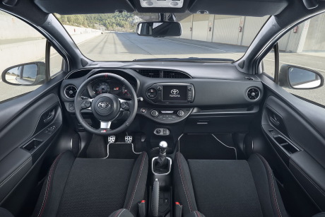 Toyota Yaris GRMN planche de bord