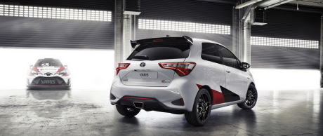 Toyota Yaris GRMN statique arrière avec Yaris WRC
