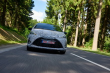 Le 0 à 100 km/h serait expédié en 6,3 s minimum, devant les Clio RS Trophy (6,6 s) et Peugeot 208 GTi (6,5 s).