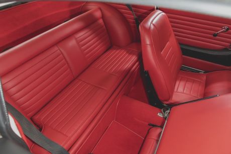 Volvo 1800 S 1968 white pearl places arrière