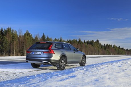 Volvo V90 Cross Country Luxe 2017 gris arrière droit