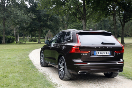 Volvo XC60 vue arrière marron