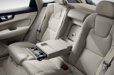 Volvo XC60 places AR