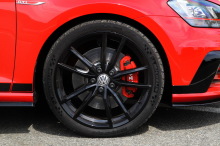 Volkswagen Golf GTI Clubsport 2016 rouge vue de la jante noire en option