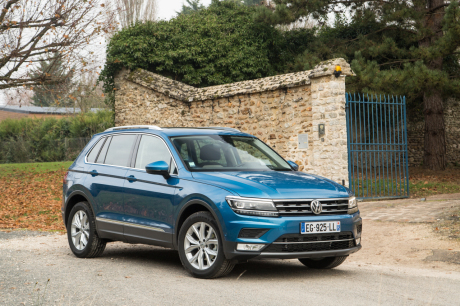 statique 3/4 avant du volkswagen tiguan 2016