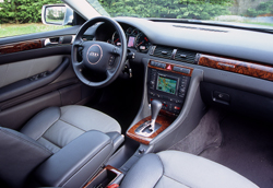 Ambiance cossue à bord d'une Audi spacieuse, bien finie, et dont la polyvalence tient dans sa suspension à hauteur variable. Photos de Denis MEUNIER BMW X3 3.0dA - Audi Allroad TDI 180 Pack Tiptronic : chefs de chantier