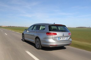 vue arrière de la Volkswagen Passat SW TDI 150