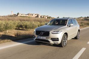 Nouveau Volvo Xc90 sur la route